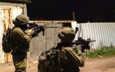 قوات الاحتلال تعتقل 7 مواطنين خلال اقتحامها لعدة مناطق بمحافظات الضفة
