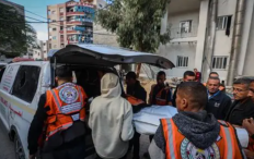 شهيد وإصابات في قصف إسرائيلي استهدف مركبة مدنية جنوب غرب غزة