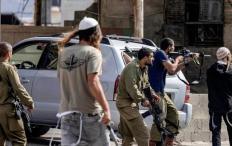 مستوطنون يعتدون على مواطنين في يبرود برام الله ويصيبون مزارعًا في سلفيت