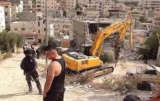 جرافات الاحتلال تهدم 3 منازل في بيت حنينا بالقدس