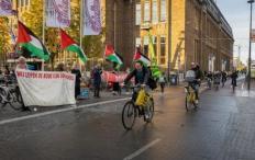 احتجاج صامت في هولندا دعمًا لفلسطين وتنديدًا بهجمات الاحتلال