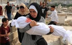 استشهاد طفل متأثرا بإصابته بقصف إسرائيلي وسط قطاع غزة