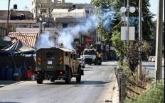 الاحتلال يطلق قنابل الغاز تجاه مركبات المواطنين عند حاجز جبع