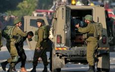 قوات الاحتلال تعتقل 12 مواطنا من الضفة الغربية بينهم أسرى محررين