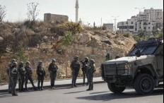 الاحتلال يعتدي على المواطنين والتجار ويحطم مركباتهم على مدخل بني نعيم شرق الخليل