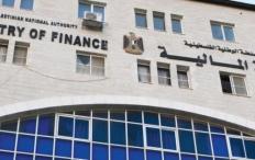 المالية: رواتب الموظفين عن شهر تموز يوم غدٍ الإثنين بنسبة لا تقل عن 50% وبحد أدنى 2000 شيكل