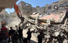 غزة: الاحتلال يواصل اعتداءاته والدفاع المدني ينتشل رفات 13 شهيداً من تحت الأنقاض