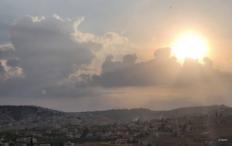 الطقس: أجواء غائمة جزئيا إلى صافية ومعتدلة