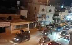الاحتلال يقتحم مخيم قلنديا ويخلع أبواب منازل ويطلق قنابل الغاز والصوت