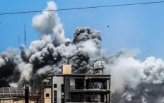 إصابات إحداها خطيرة بقصف الاحتلال خان يونس