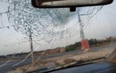 مستوطنون يصيبون مواطنا ويحطمون مركبة في الجفتلك شمال أريحا