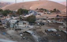 مستوطنون يطوّقون تجمعين بدويين شرق القدس بالأسلاك الشائكة