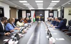 مجلس الوزراء يصادق على زيادة كميات الأدوية ويوجه لدراسة مطالب نقابة النقل ويبحث تطورات الأوضاع السياسية والإنسانية
