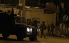 وسط اشتباكات عنيفة مع المقاومين.. قوات الاحتلال تقصف منزلا في مخيم جنين