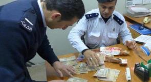الشرطة تكشف ملابسات سرقة مصاغ ذهبي ومبلغ مالي شمال نابلس .