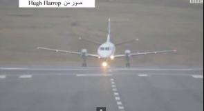 بالفيديو: طائرة تتأرجح أثناء إقلاعها بسبب الرياح الشديدة