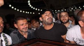 بالصور والفيديو... أحمد السقا يتقدم جنازة والد رامز جلال والأخير ينهار بالبكاء