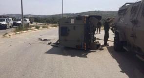اصابة مواطن و 4 جنود بانقلاب آليتهم العسكرية شمال الخليل