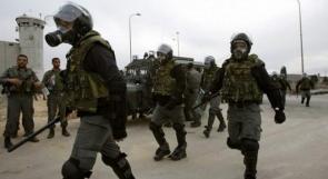 قوات الاحتلال تقمع أسرى في سجن "نفحة"