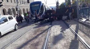 حادث سير بين القطار الخفيف و"تراكتور" قرب سور القدس