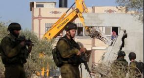 جرافات الاحتلال تهدم منزلا في الولجة جنوب غرب القدس