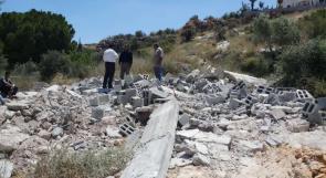 الاحتلال يهدم منزلا في بيت سيرا ويسلم مواطنين إخطارات بالهدم ووقف البناء