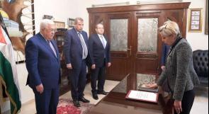 سلام الزواوي تؤدي اليمين الدستورية أمام الرئيس سفيرة لفلسطين لدى إيران خلفا لوالدها، ونشطاء يعلّقون