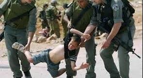قوات الاحتلال يعتدي على طفل في الخليل