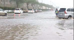 وفاة شخصين وتعليق الدراسة وإغلاق طرق في السعودية بسبب الأمطار الغزيرة