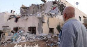 الاحتلال يهدم منازل لعائلات الأسرى في بلدة بيت كاحل شمال غرب الخليل
