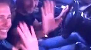 بالفيديو ... الرئيس الاسد يقود سيارته بـ'الجينز والتي شيرت' في شوارع سوريا