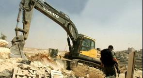 الخليل: سلطة الاحتلال تخطر بوقف بناء منزلين في إذنا