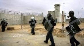 إغلاق سجن "ريمون" بعد دخول أعداد جديدة من الأسرى في الإضراب