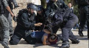 الاحتلال يعتقل شابين بعد الاعتداء عليهما في القدس