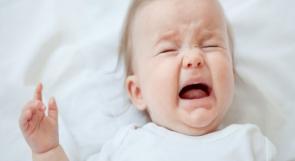 فوائد ترك الطفل الرضيع يبكي قبل النوم