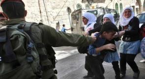 الاحتلال يعتقل طالباً أثناء توجهه لمدرسته في الخليل