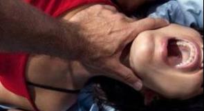أربعة مصريين يخطفون فتاة ويتبادلون اغتصابها
