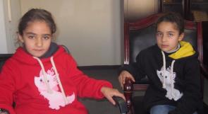 الاحتلال يحرم طفلتين من رؤية والدهما ويحتجزهما للساعة الواحدة ليلا