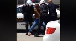 بالفيديو | قوات الاحتلال تعتدي بعنف على مدرّس في بئر المكسور