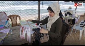 ضمن فعاليات مبادرة "براح آمن".. نساء وأطفال خان يونس يزينّون سماء البحر بالطائرات الورقية