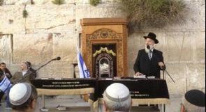 حاخامات يرشقون يهوديات بالبيض لصلاتهن عند حائط البراق