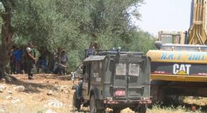 سلطات الاحتلال تجرف 20 دونماً زراعياً غرب بيت لحم
