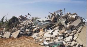 سلطات الاحتلال تهدم مبنيين في رهط بالنقب المحتل