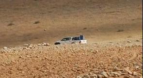 مستوطنون يسرقون براميل مياه في الأغوار الشمالية