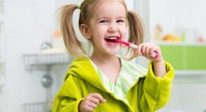 "لا تنظف أسنانك مباشرة بعد الأكل".. طبيبة تشارك المخاطر الصحية الخفية!