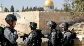 الاحتلال يعتقل مواطنة وطفلها و4 آخرين في القدس