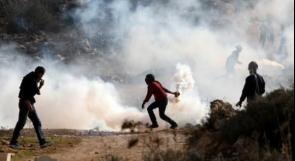 إصابة مصور صحفي والعشرات بالاختناق في قمع مسيرة بلعين
