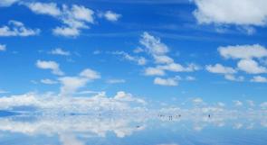 واد ساري دي أويوني في ألتيبلانو في بوليفيا - أكبر بحيرة مالحة جفت في العالم