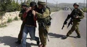 قوات الاحتلال تعتقل شابين من بلدة بيت أمر