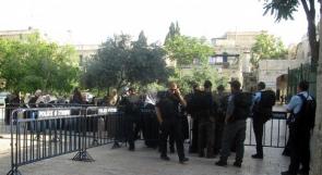 إصابات واعتقالات خلال تدنيس المستوطنين لباحات الأقصى اليوم